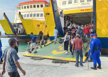 Arus Balik H+5 Lebaran di Pelabuhan Hunimua Lancar, Terdapat 4.178 Penumpang Melintas