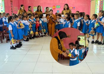 Bunda PAUD SBB Kunjungi PAUD Negeri Seram Barat, Motivasi Anak hingga Bagikan Snack