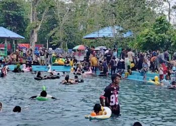 Libur Lebaran, Ribuan Warga Padati Wisata Air Putri Waiyoho