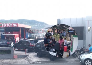 Kelangkaan BBM di Ambon Kian Meluas, Antrean Mengular dari SPBU hingga Pertashop