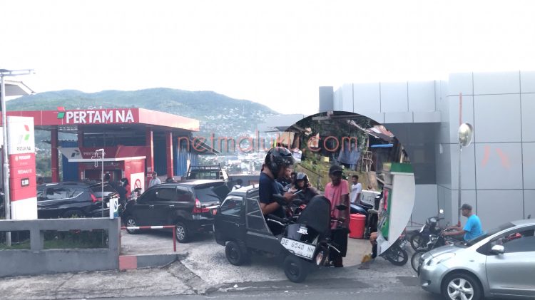Kelangkaan BBM di Ambon Kian Meluas, Antrean Mengular dari SPBU hingga Pertashop