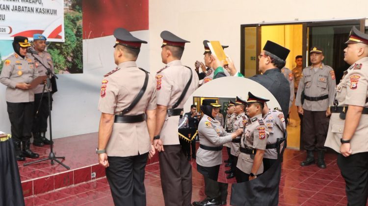 Kapolres Buru Pimpin Sertijab Kapolsek Waeapo–Waplau, Tekankan Pelayanan Humanis