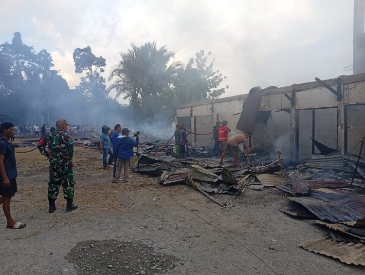 Pasar Kota Piru Terbakar Hebat, 15 Los dan 6 Motor Ludes Dilalap Api