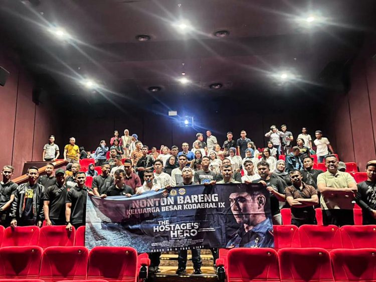 Personel Kodaeral IX Nobar Film The Hostage’s Hero, Bangkitkan Semangat Patriotisme