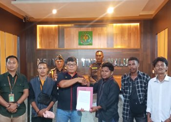 Massa Desak Kejati Maluku Segera Tetapkan Bupati Aru Timotius Kaidel Tersangka Kasus Jalan Wokam