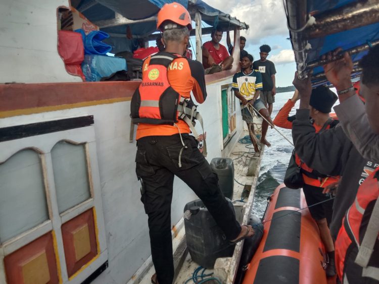 44 Penumpang KM Putra Crrish Selamat usai Kandas di Perairan Benjina
