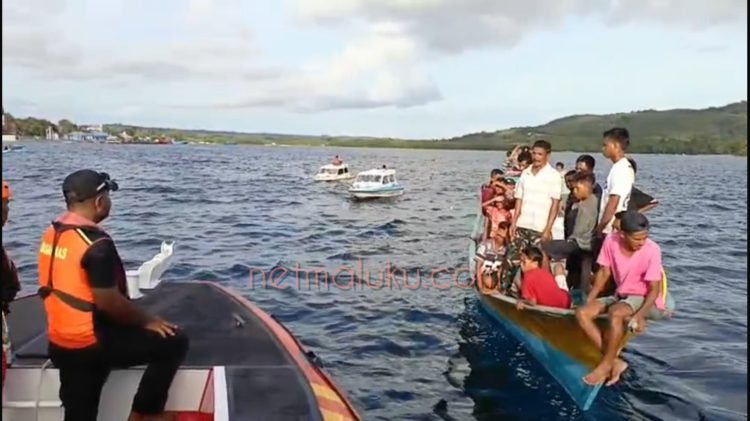 Nelayan Terjatuh dari Perahu di Perairan Malteng, Tim SAR Gabungan Lanjutkan Pencarian