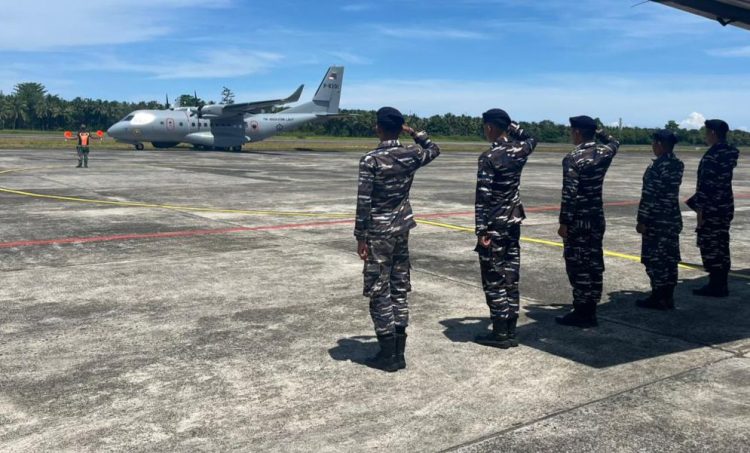 Pesawat CN235 TNI AL Mendarat di Ambon, Perkuat Pengawasan Laut Timur Indonesia