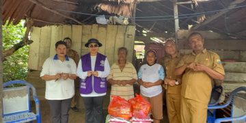 Sentuhan Nyata di Lumoli: Ketua Pembina Posyandu SBB Tinjau RTLH dan Salurkan Bantuan untuk Warga