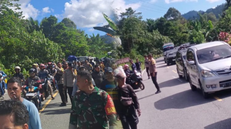 Jalan Trans Seram Akhirnya Dibuka Usai Warga Blokade Imbas Pohon Cengkih Ditebang OTK
