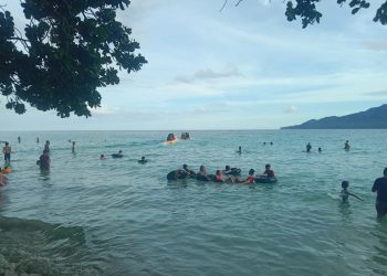 VIDEO: Libur Akhir Pekan, Pantai Natsepa Dipadati Pengunjung