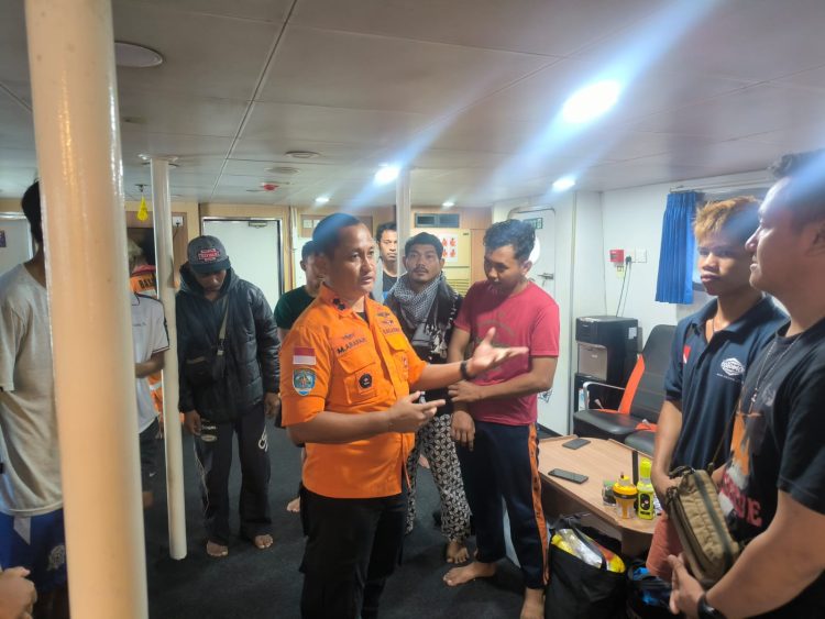 Dihantam Gelombang, KLM Cajoma V Karam di Maluku: 13 Penumpang Selamat Berkat Sinyal Darurat