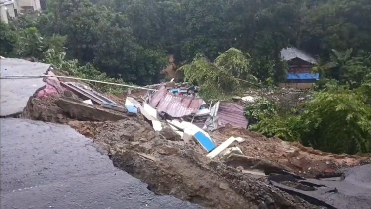 Rumah di BTN Gadihu Ambon Ambruk Diterjang Longsor, 9 Rumah Lain Terancam
