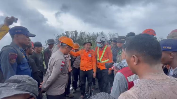 Ditemukan, 2 WNA Singapura Korban Erupsi Gunung Dukono di Tengah Kondisi Ekstrem